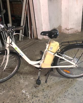 Bicicletta elettrica WayScarl bianca