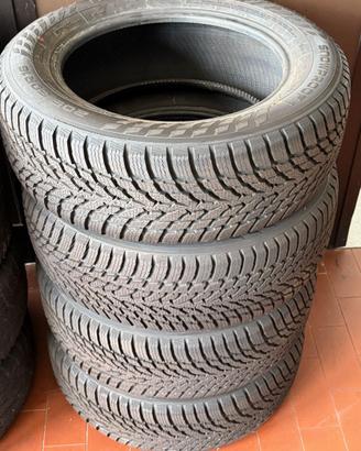 4 pneumatici Nokian 205/60 R16 96H nuovi