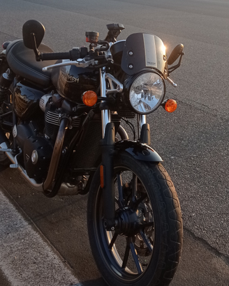 Triumph 900