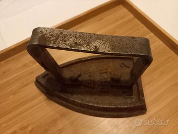 ANTICO FERRO DA STIRO