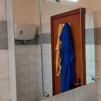 lo specchio contenitore con 3 ante e luce x bagno