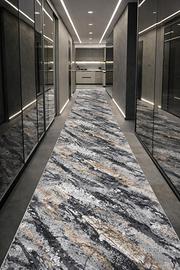 Lungo tappeto morbido