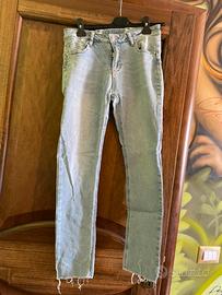 Jeans skinny chiari fondo sfrangiato taglia M