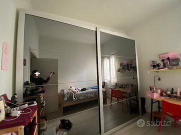 Armadio con ante scorrevoli a vetro