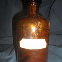 Bottiglie, provette, termometro farmacia