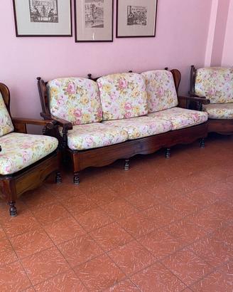 Divano e due poltrone in legno vintage