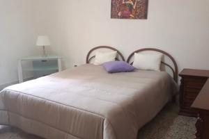 Stanza ampia e luminosa in centro