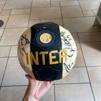 Pallone  inter firmata dai giocatori