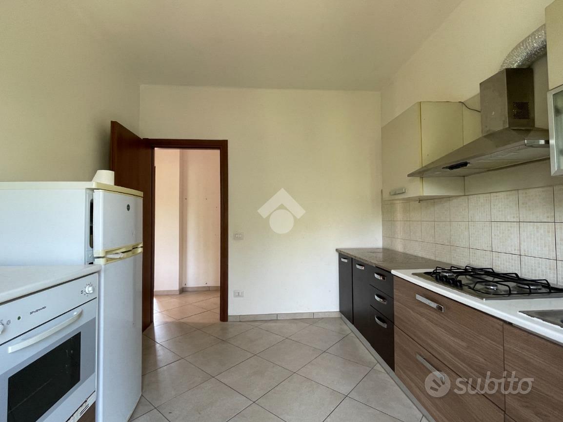 3 LOCALI A CANELLI - Vista 2