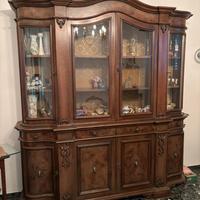 Credenza in legno con inserti in radica