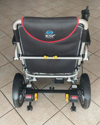 Carrozzina elettrica per anziani e disabili