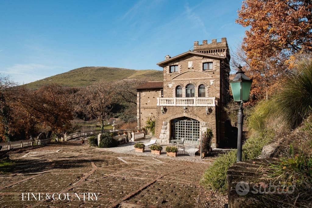 Rustico / Casale di 600 m² con più di 5 locali a S - Vista 2