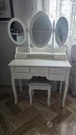 Toeletta da trucco con 3 specchi e sgabello Shabby