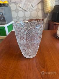 Vaso in vetro lavorato trasparente