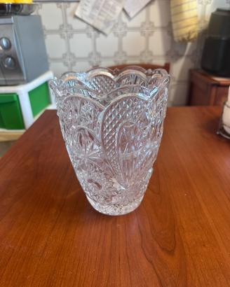 Vaso in vetro lavorato trasparente