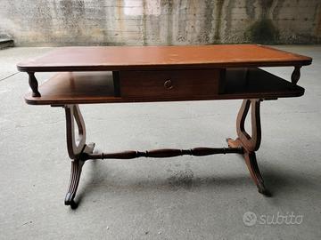 Tavolino in legno con rotelle 