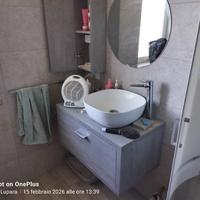 mobiletto bagno con pensile, specchio e lavandino