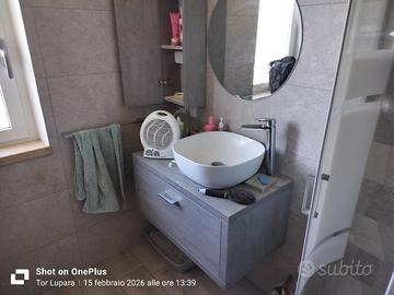mobiletto bagno con pensile, specchio e lavandino