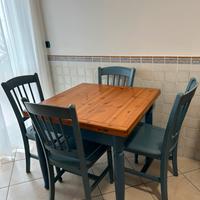 Tavolo quadrato in legno