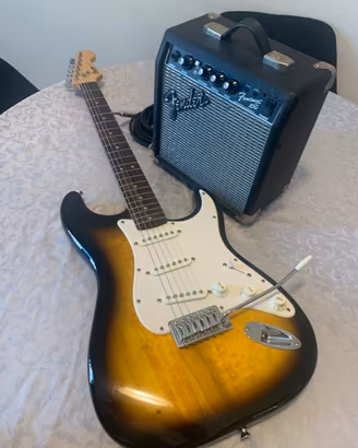 Chitarra Squier -Fender con Amplificatore
