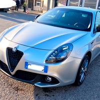 Alfa Giulietta pari al nuovo.