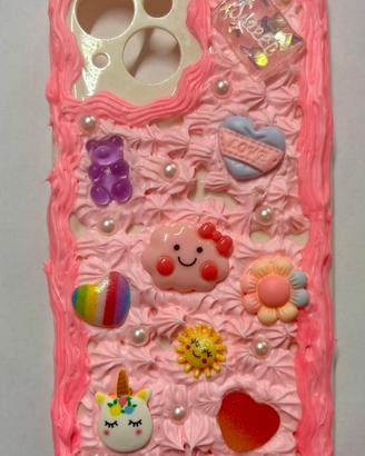 Cover iPhone 15 Decoden Kawaii panna montata
