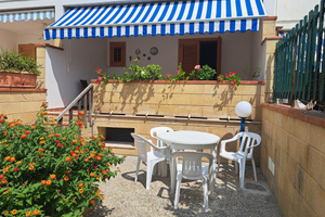 Viletta in centro a 100 metri dalla spiaggia