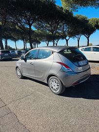 lancia ypsilon 2015