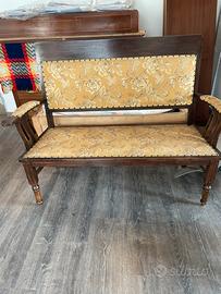 Panca imbottita in legno antica