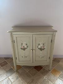Mobiletto stile provenzale