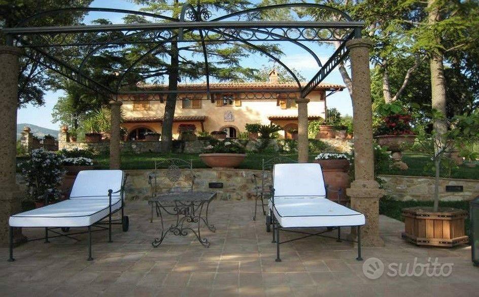 Rustico / Casale di 340 m² con 4 locali e box auto - Vista 2