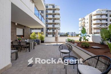 SOLUZIONE RISTRUTTURATA CON AMPIO TERRAZZO E BOX