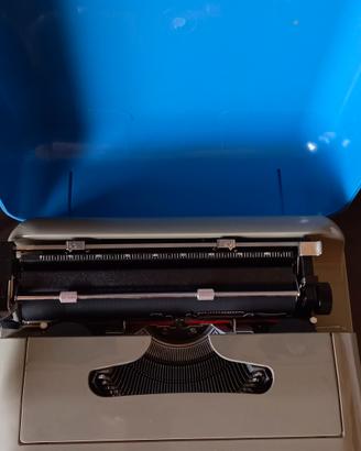 Macchina da scrivere Underwood 319