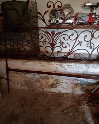 testata letto ferro battuto antico