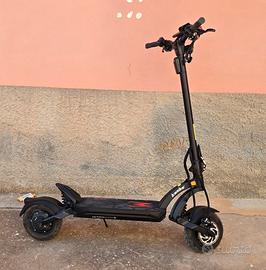 monopattino Kaabo mantis X