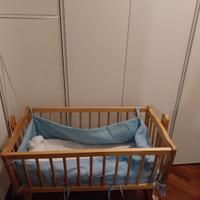 Culla a baldacchino in legno con ruote