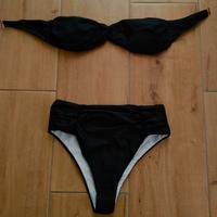 Bikini a fascia con slip sgambato