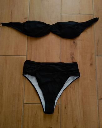 Bikini a fascia con slip sgambato