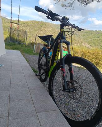 Bicicletta Giant DIRT-E  pedalata assistita