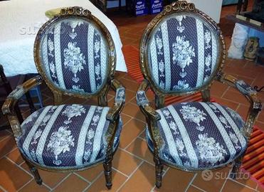 Coppia di poltrone in legno e tessuto ricamato