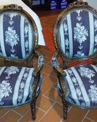 Coppia di poltrone in legno e tessuto ricamato