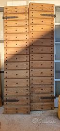Portone in legno con borchie