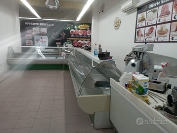 Tutto l'arredamento e attrezzatura macelleria