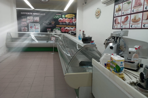 Tutto l'arredamento e attrezzatura macelleria