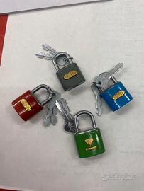 Lucchetto colorato con chiave