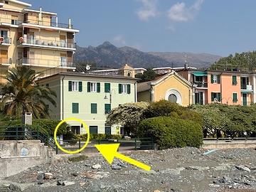 Piccolo locale fronte mare