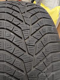 Gomme Yokohama BluEarth Winter 225 40 R 18
