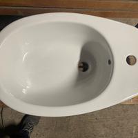 Bidet in ceramica sanitaria