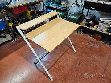 scrivania pieghevole