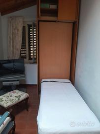 Armadio con letto girevole e scrivania